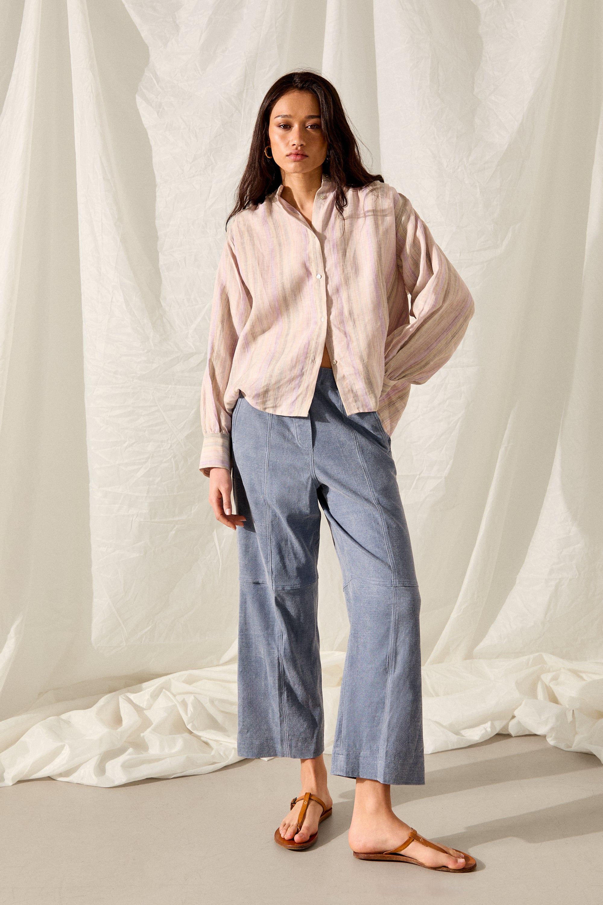 PANTALÓN DE PIEL AZUL CROPPED MARA