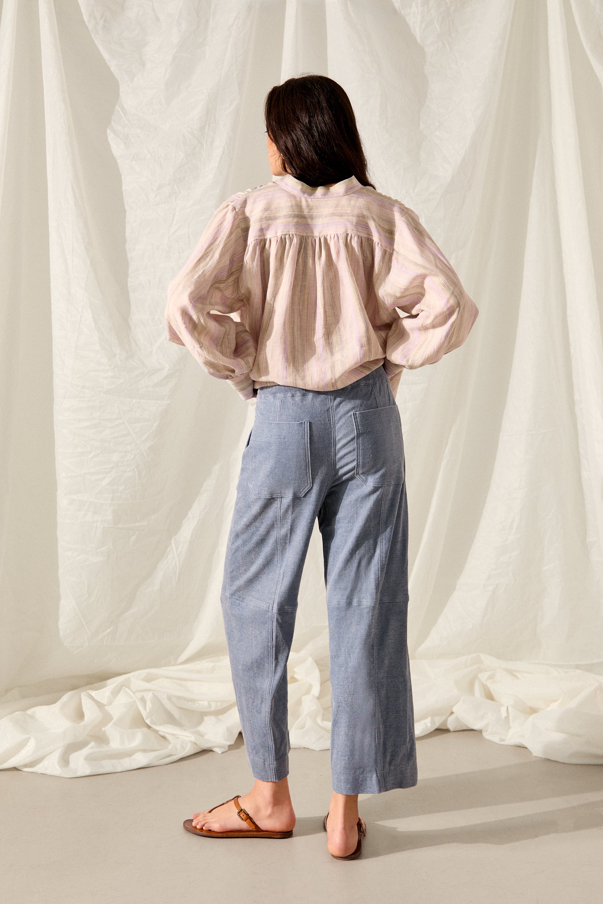 PANTALÓN DE PIEL AZUL CROPPED MARA