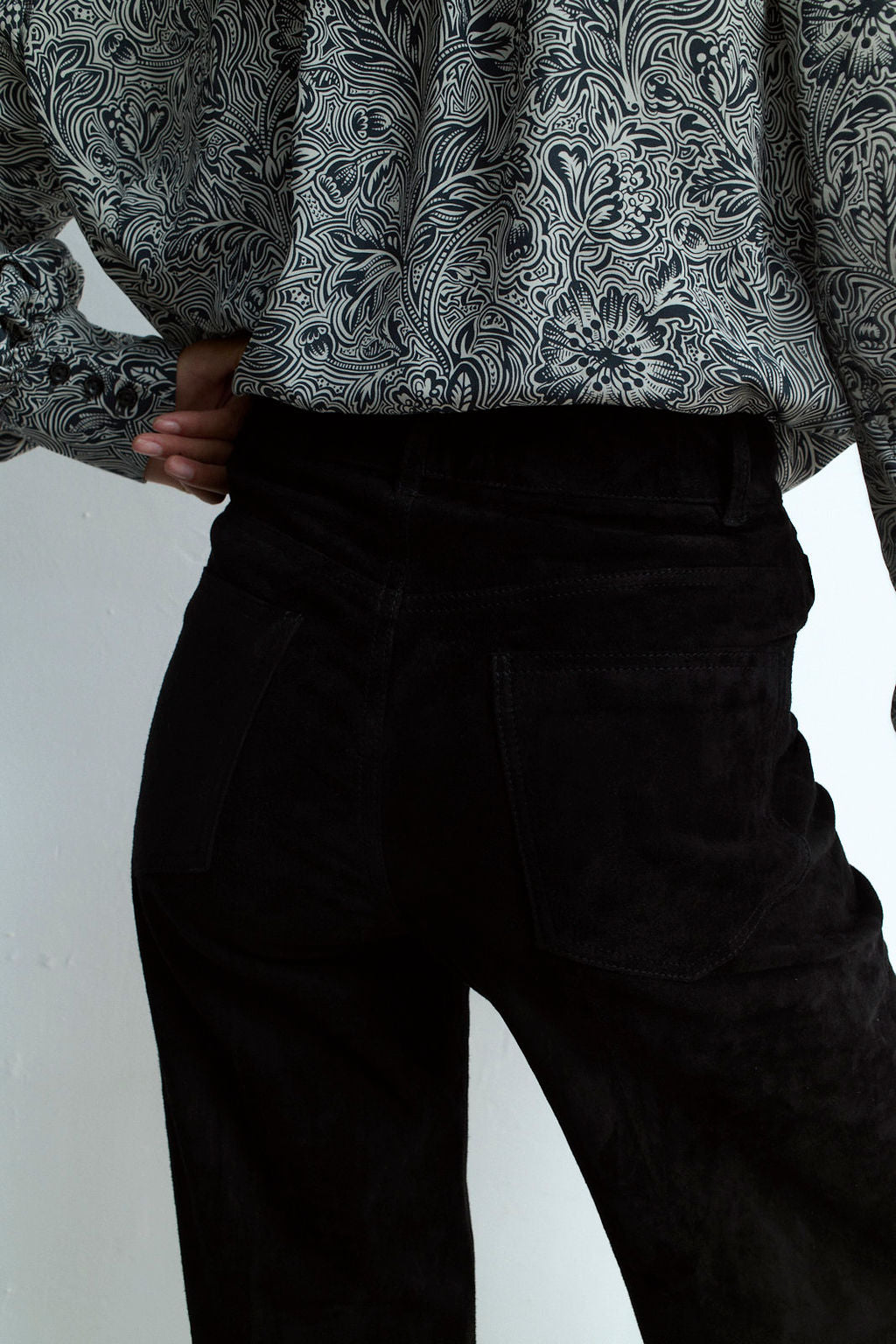 LOLA BLACK SUEDE