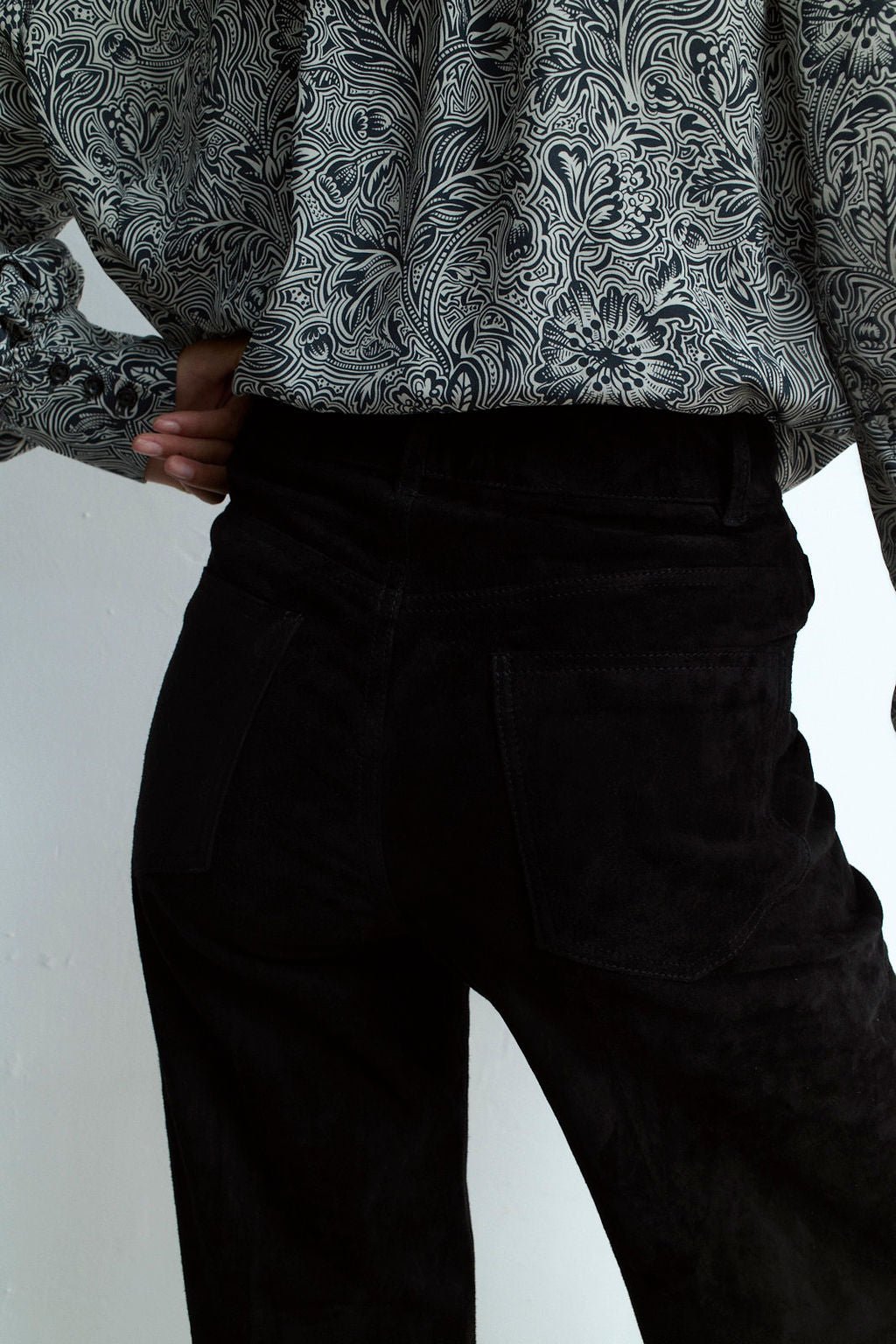 LOLA BLACK SUEDE