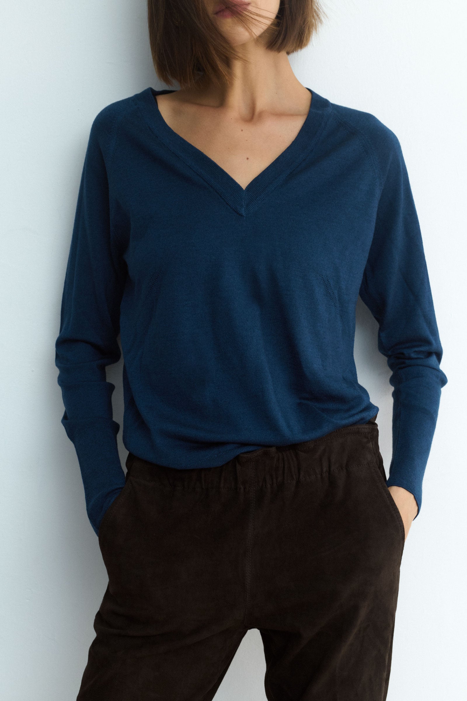 V NECK BLUEBELL