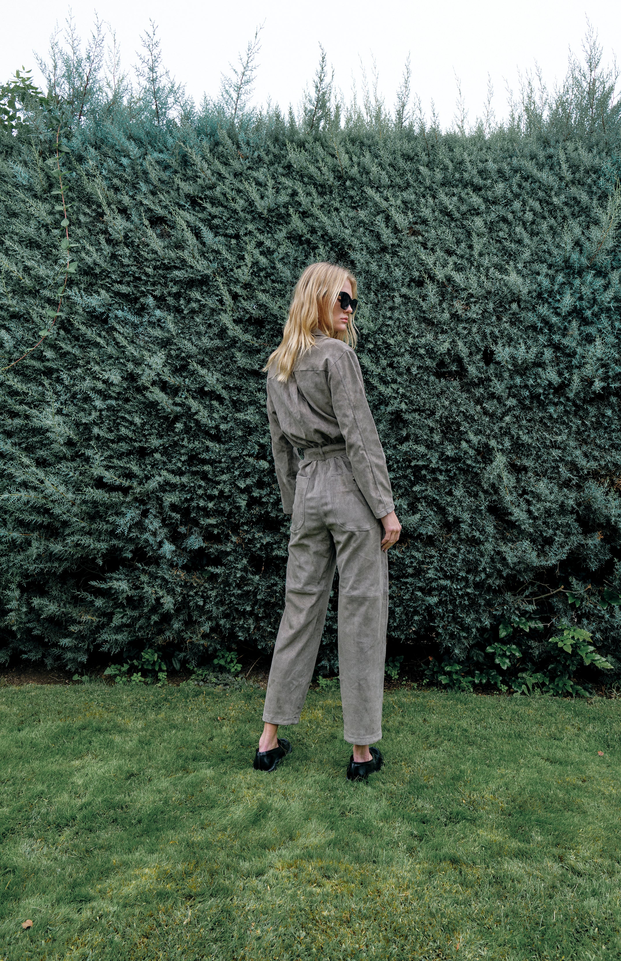 WORKER WARM BISQUE SUEDE