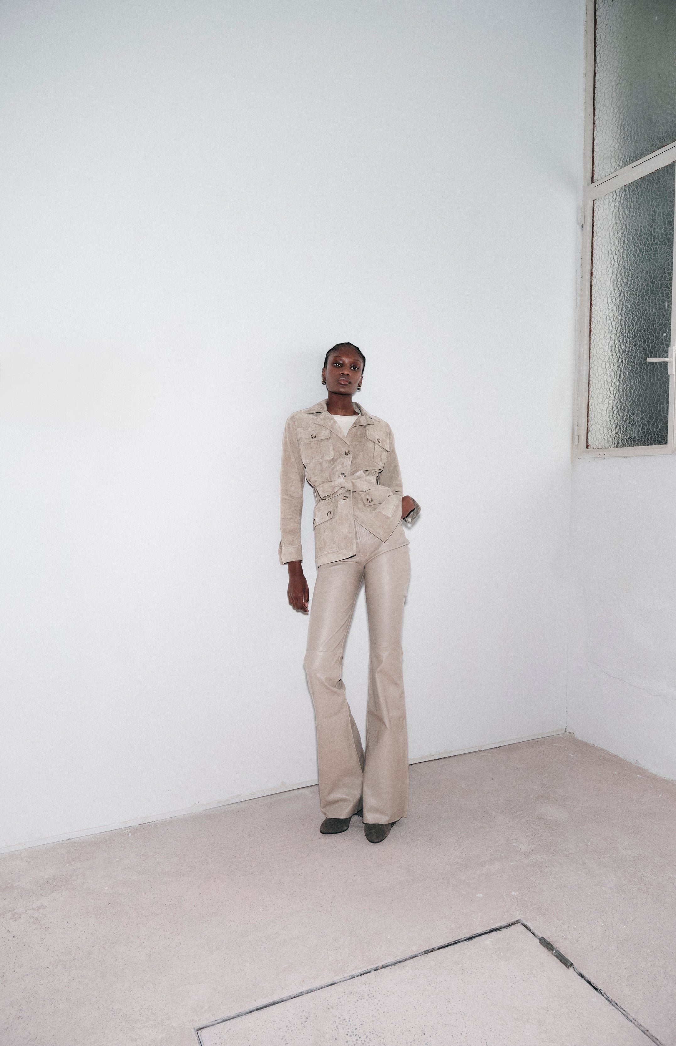 FLARE COLD BISQUE LEATHER