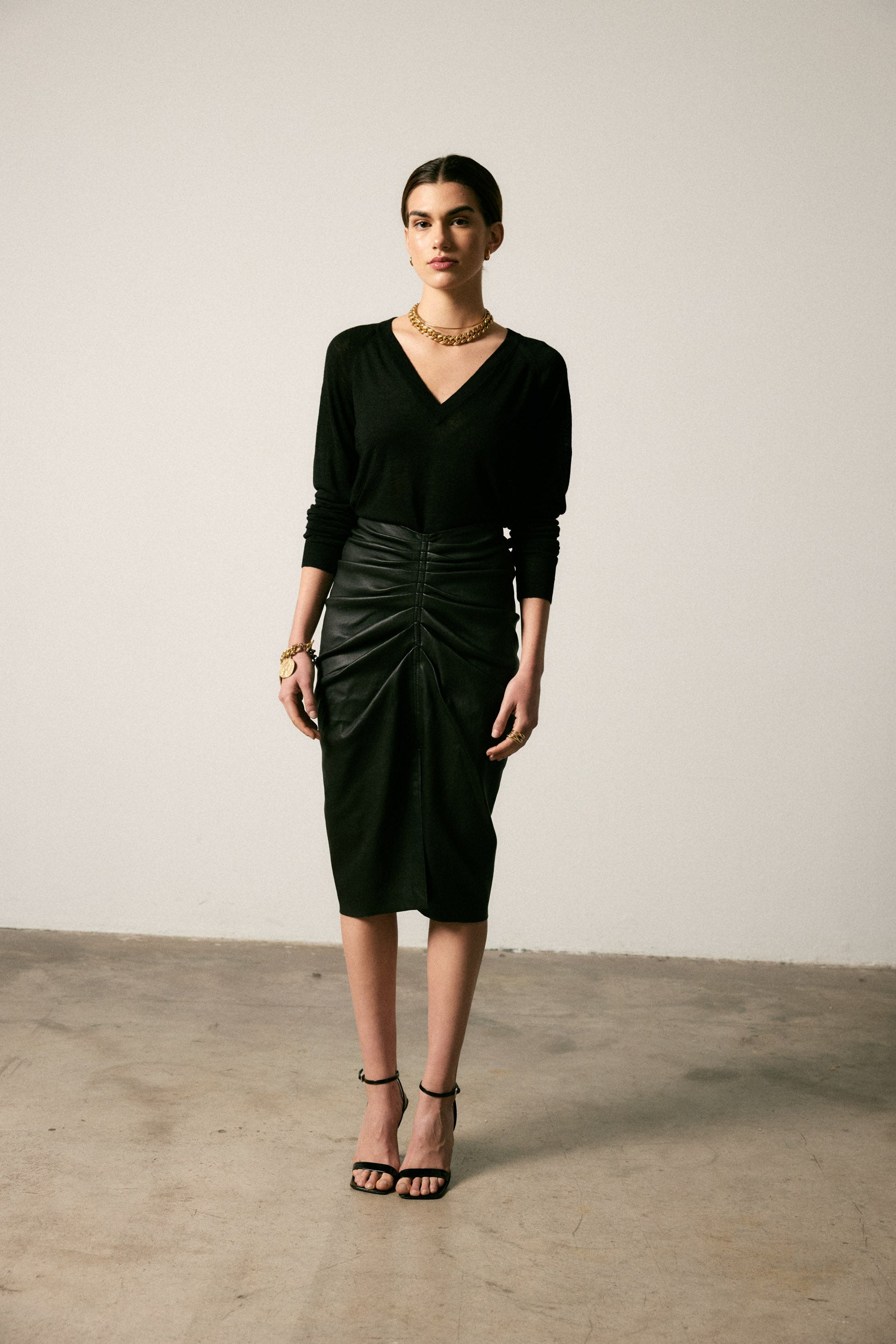 LONG T-SHIRT SLEEVE V-NECK BLACK LINEN