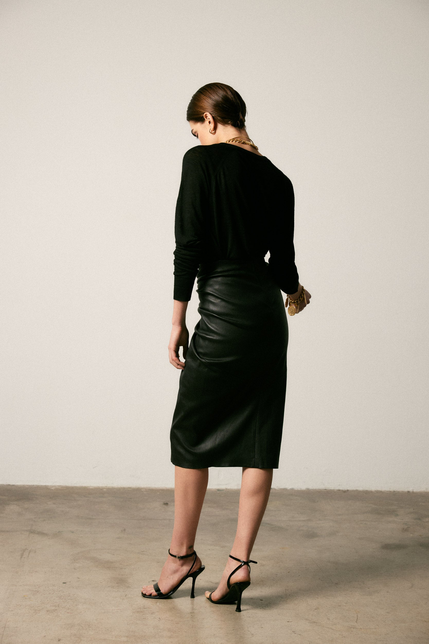 LONG T-SHIRT SLEEVE V-NECK BLACK LINEN