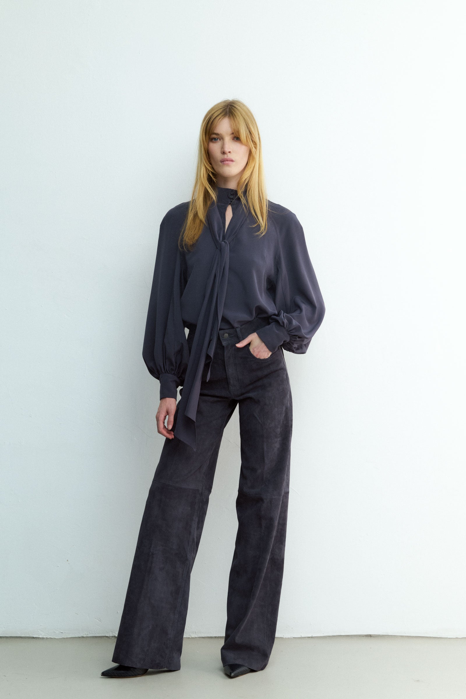 LOLA SLATE SUEDE