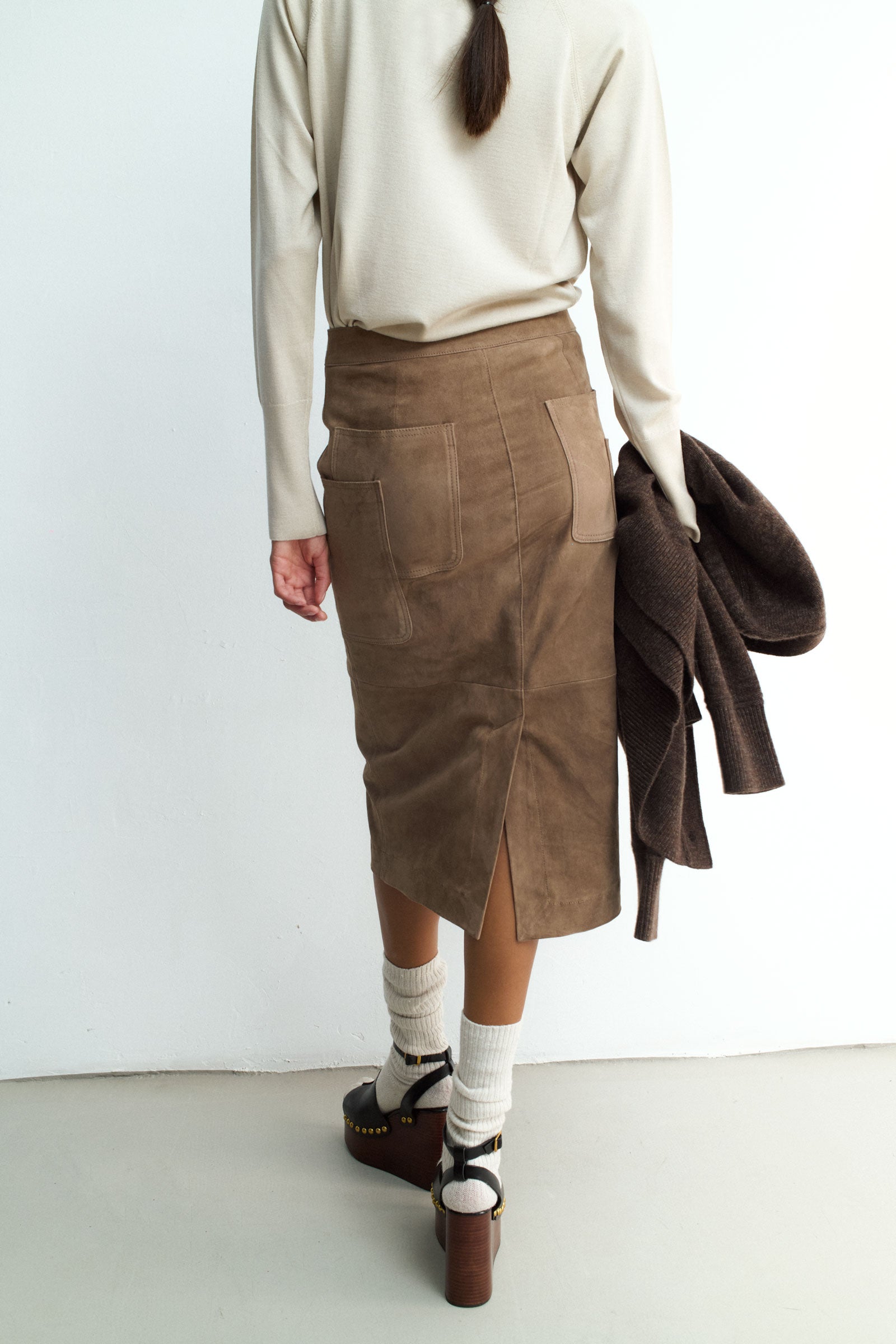 ALEJANDRA OAK SUEDE