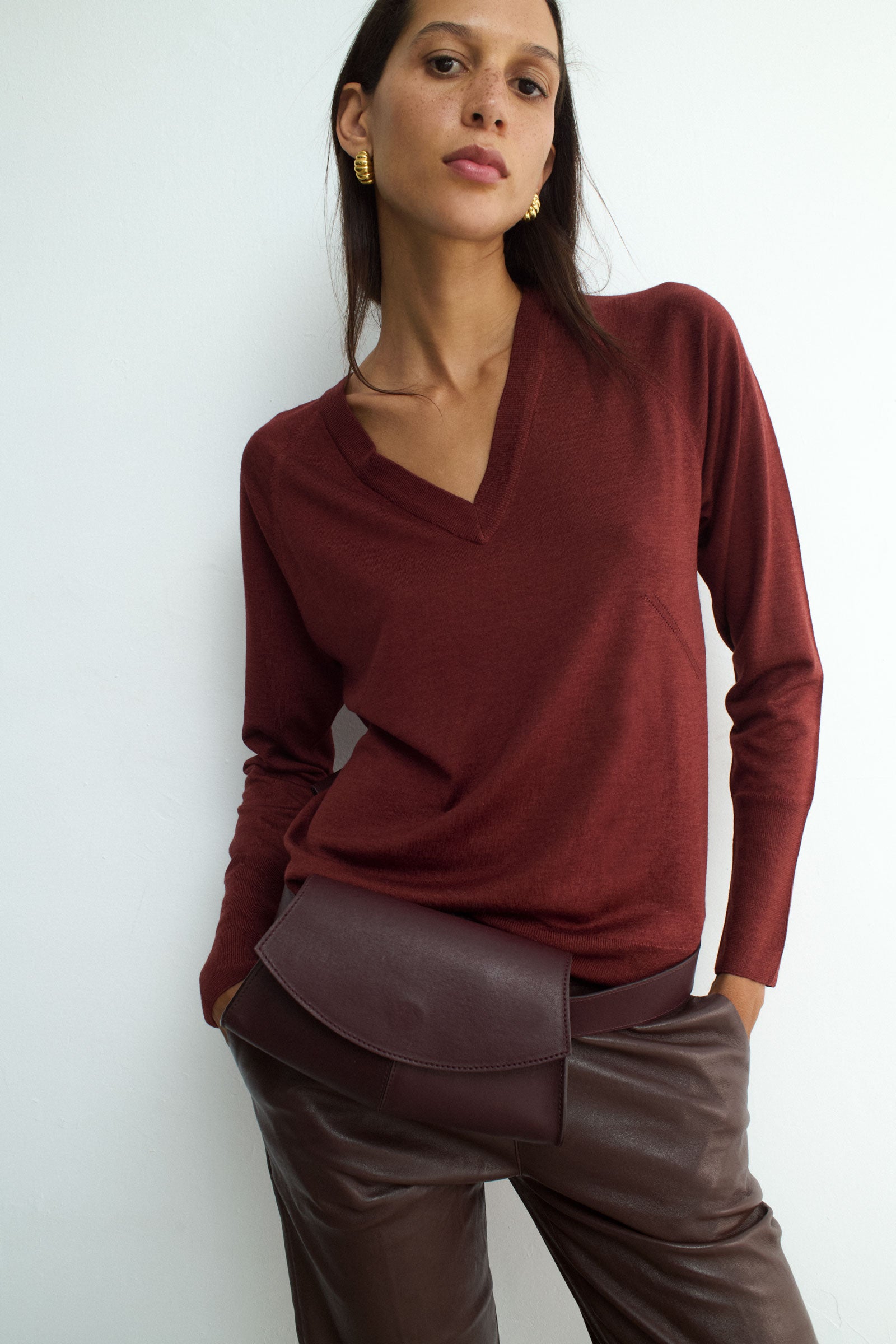 V NECK BRONZER