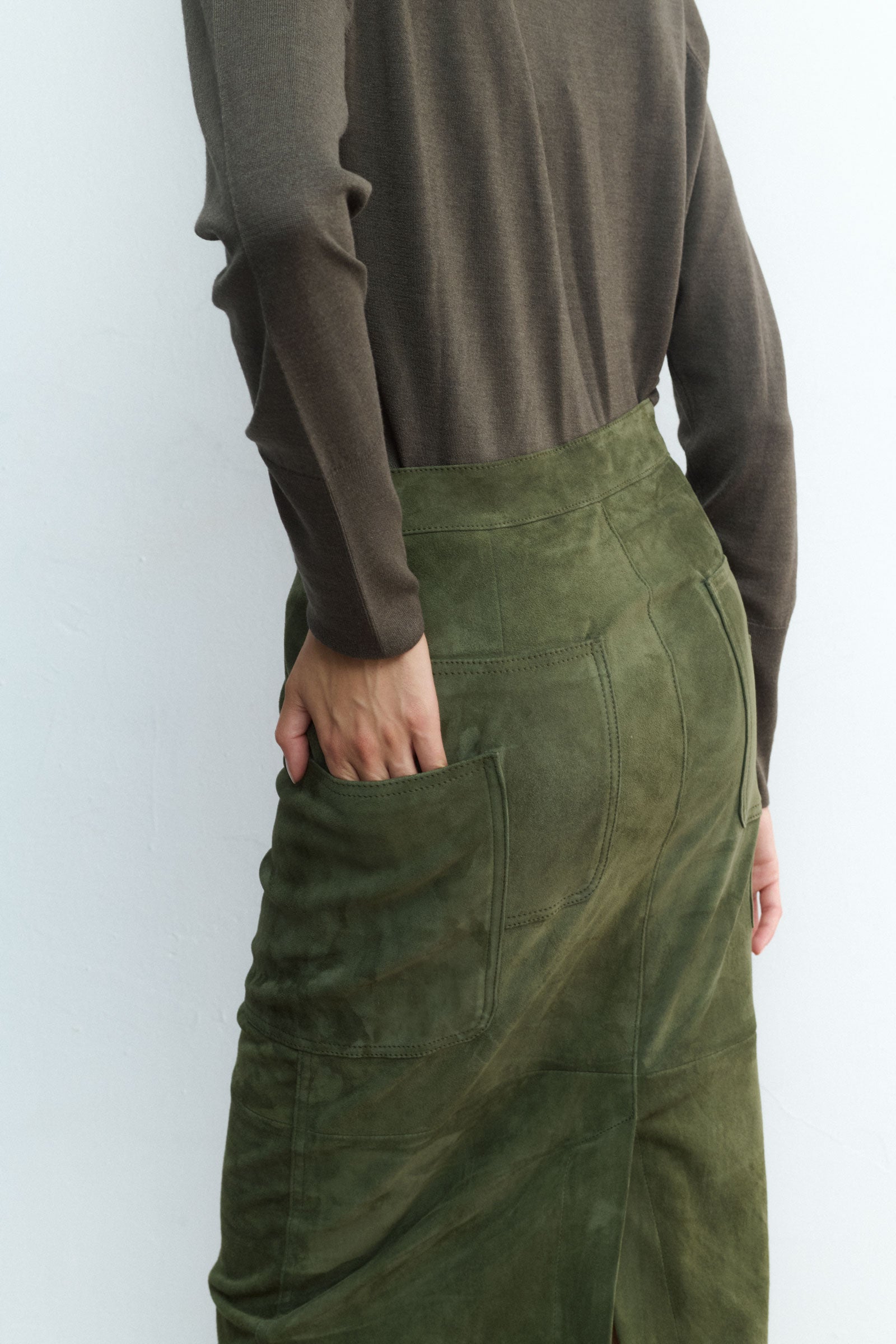 ALEJANDRA MOSS SUEDE