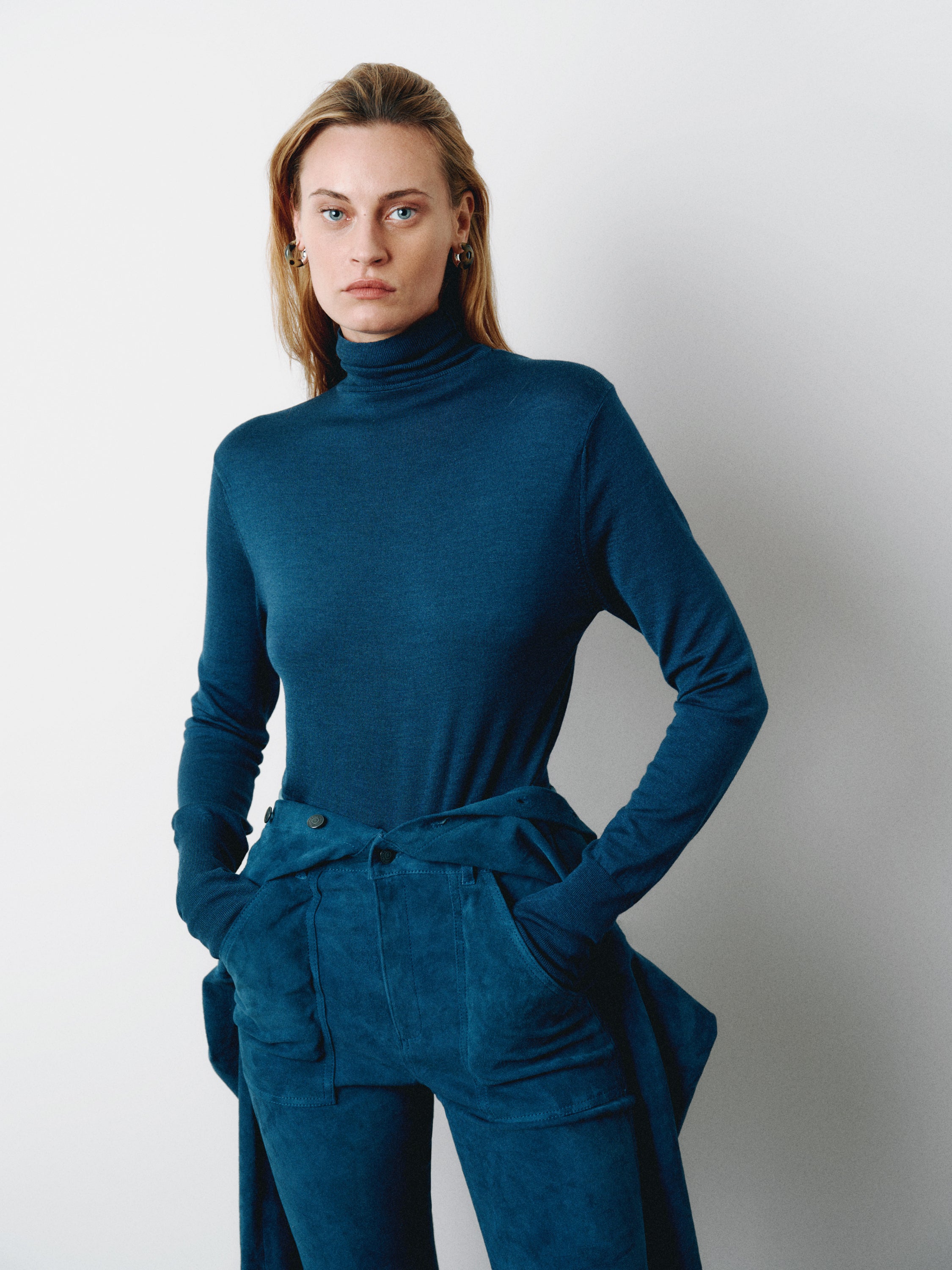 TURTLE NECK SWEATER SAPPHIRE